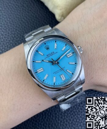 Oyster Perpetual Date​ Rolex M124300-0006 Tiffany Blue Dial