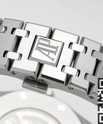 Audemars Piguet Royal Oak On Wrist 15407ST.OO.1220ST.01