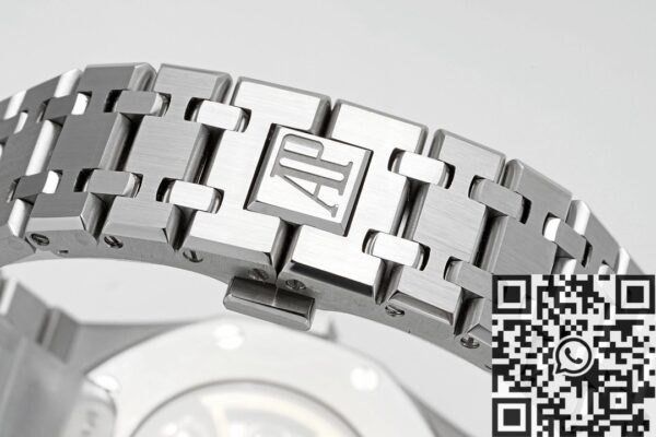 Audemars Piguet Royal Oak On Wrist 15407ST.OO.1220ST.01