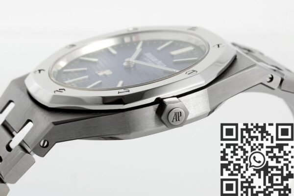 Audemars Piguets Royal Oak​ 15202IP.OO.1240IP.01 Gradient Blue