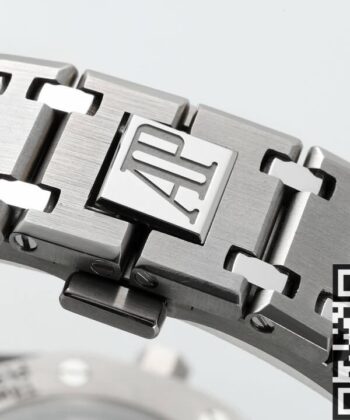 Audemars Piguets Royal Oak​ 15202IP.OO.1240IP.01 Gradient Blue