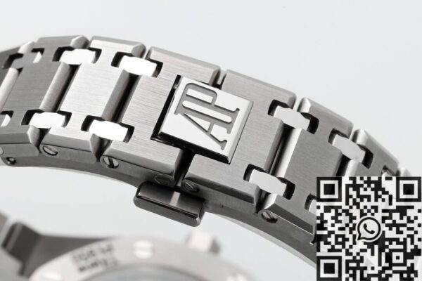 Audemars Piguets Royal Oak​ 15202IP.OO.1240IP.01 Gradient Blue