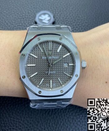 Audemars Piguet Royal Oak Water Resistant 15400ST.OO.1220ST