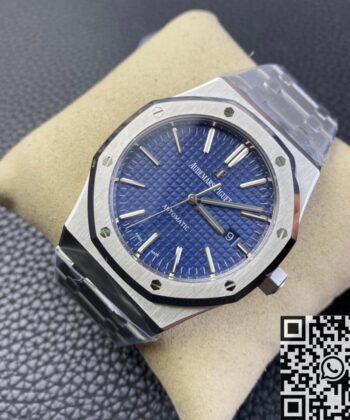 Audemars Piguet's Royal Oak​ 15400ST.OO.1220ST.03 Blue Dial