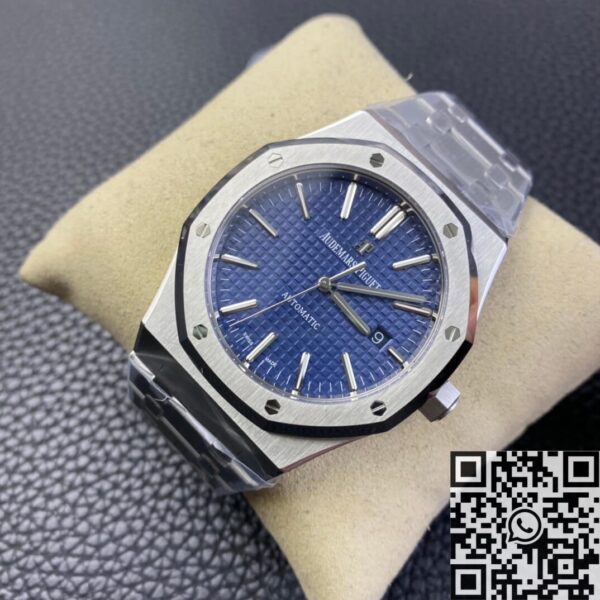 Audemars Piguet's Royal Oak​ 15400ST.OO.1220ST.03 Blue Dial