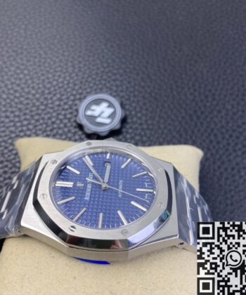 Audemars Piguet's Royal Oak​ 15400ST.OO.1220ST.03 Blue Dial