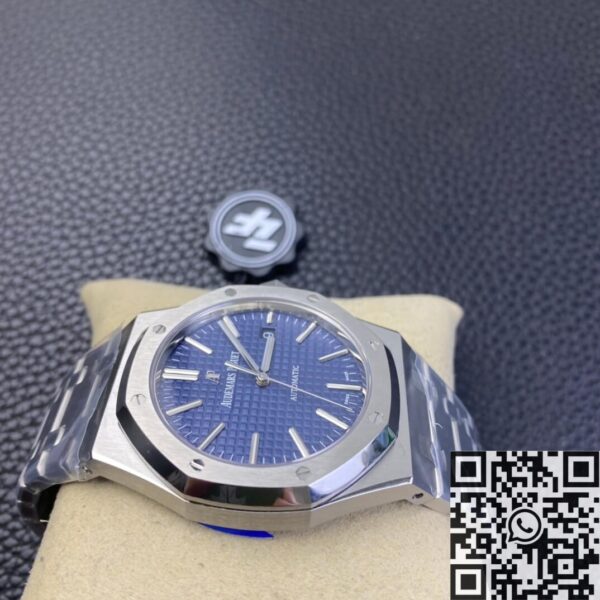 Audemars Piguet's Royal Oak​ 15400ST.OO.1220ST.03 Blue Dial