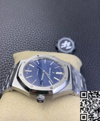 Audemars Piguet's Royal Oak​ 15400ST.OO.1220ST.03 Blue Dial
