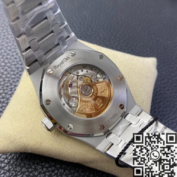 Audemars Piguet's Royal Oak​ 15400ST.OO.1220ST.03 Blue Dial