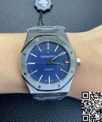 Audemars Piguet's Royal Oak​ 15400ST.OO.1220ST.03 Blue Dial