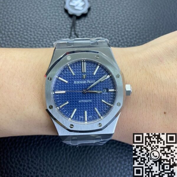 Audemars Piguet's Royal Oak​ 15400ST.OO.1220ST.03 Blue Dial