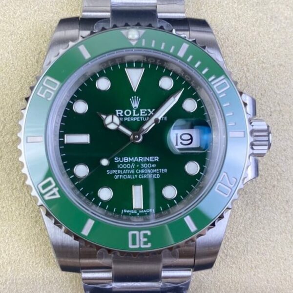 Submariner Rolex 116610LV-0002 Green Dial Size 40mm Watch
