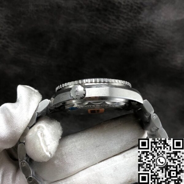 Omega Seamaster Black Diver 600M 215.30.44.21.01.002