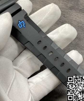 Panerai Submersible Replica PAM01616 Black Dial Size 47mm