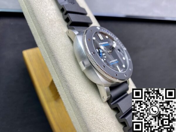 Panerai Fake Watch Submersible PAM00683 Black Dial Size 42mm
