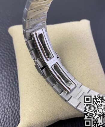Nautilus 5711 Patek Philippe Emerald Diamond Green Dial Watch