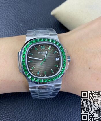 Nautilus 5711 Patek Philippe Emerald Diamond Green Dial Watch