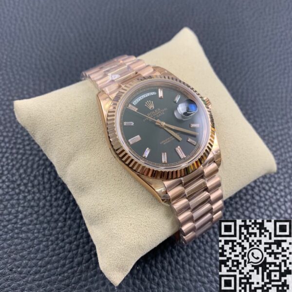 Rolex Day Date Wrist​ M228235 Black Dial Rose Gold Size 40mm