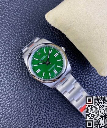 Oyster Perpetual Rolex Watches M124300-0005 Green Dial 41mm