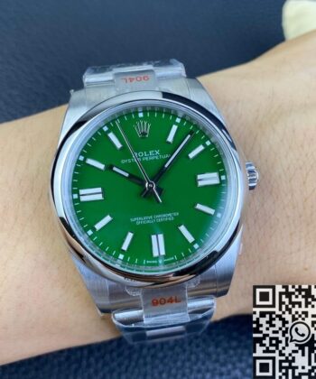 Oyster Perpetual Rolex Watches M124300-0005 Green Dial 41mm