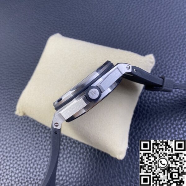 Audemars Piguet Chronograph Royal Oak Offshore 15703 V10