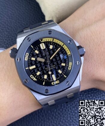 Audemars Piguet AP Royal Oak Offshore​ 15720CN.OO.A002CA.01