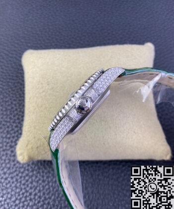 Custom Submariner IPK Rolex Rainbow Diamond Bezel Green 40